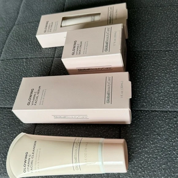 NWT Glowing Vitamin C Skincare Kit! - Picture 2 of 4